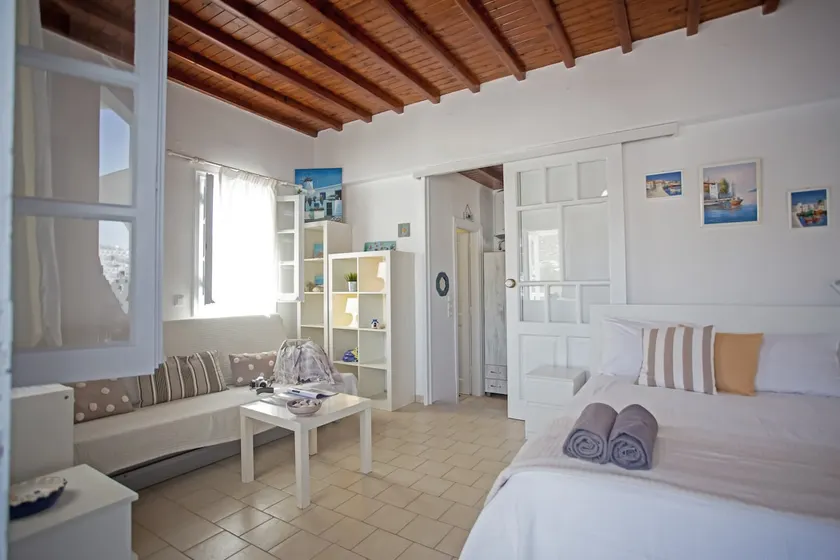 Lilly's Apartment in Ornos - Image 1