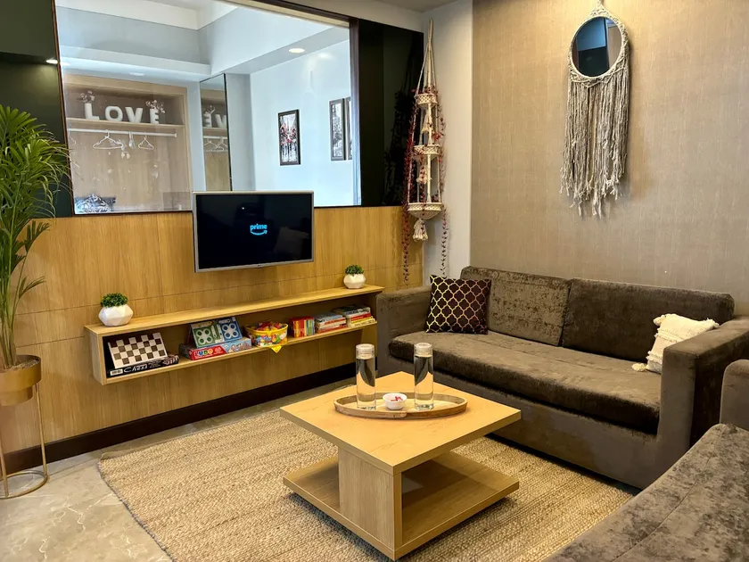Luxury 1-BHK Haven in Gurgaon - Image 1