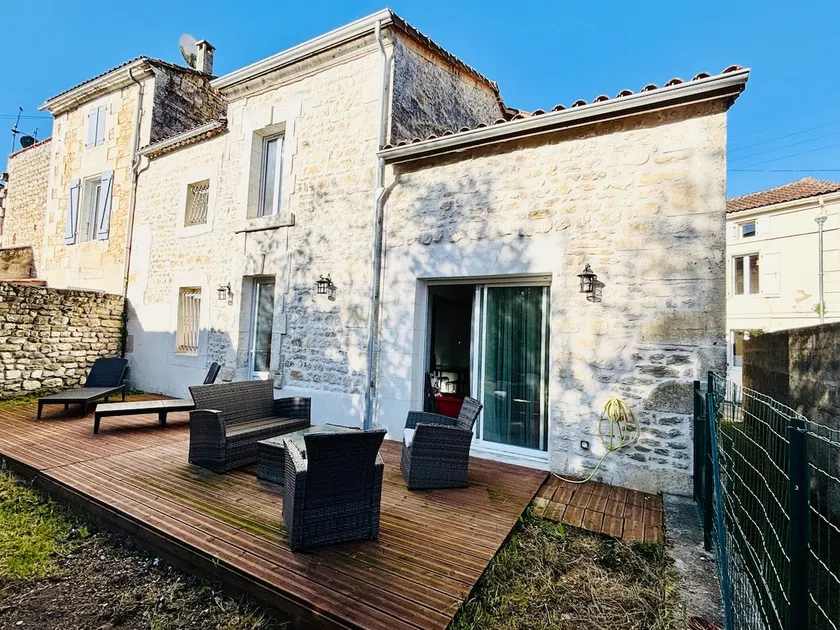 Quiet house with terrace - 10 min from Angoulême - Image 1