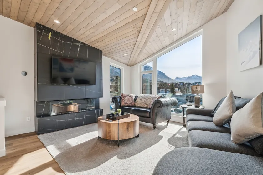 Mountain View 3 Bedroom Canmore Townhome - Image 1