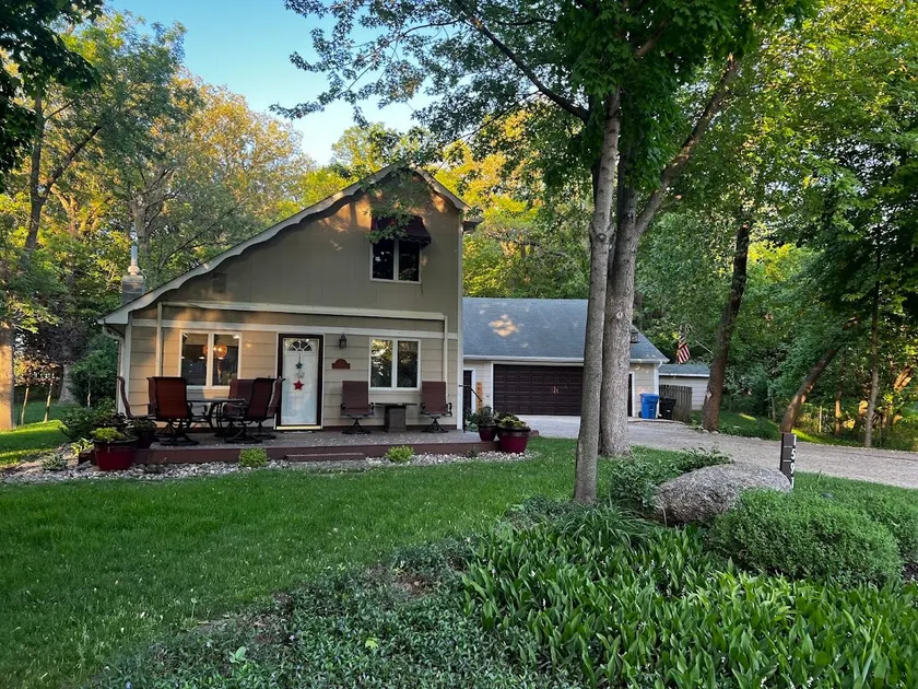 Charming Lakes Cottage in the Woods! - Image 1