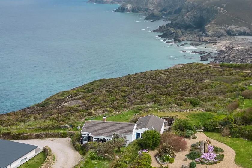 Anchor cottage, unrivalled coastal and sea views. - Image 1