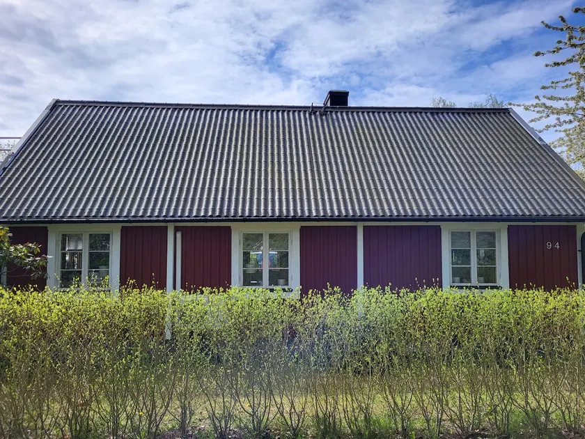 The purple cottage at Listerlandet - Image 1