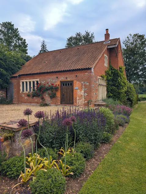 Garden Cottage 5 bedrooms set in 16 acres - Image 1