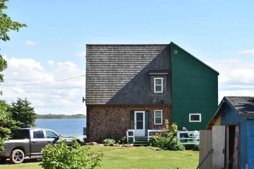 Bay Life: Living Real, Steps from Pownal Bay - Image 1