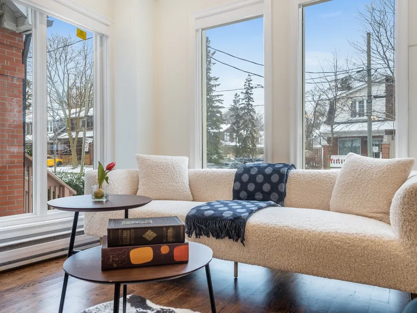 Modern 3BR & 2WR Townhouse - Image 1