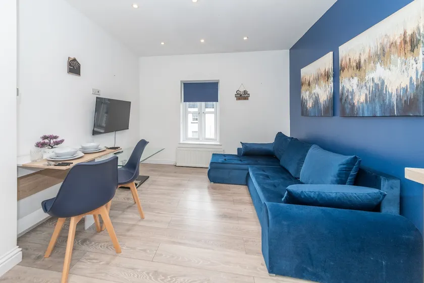 IBEX HOUSE Free parking 2Bed Fully equipped Flat - Image 1