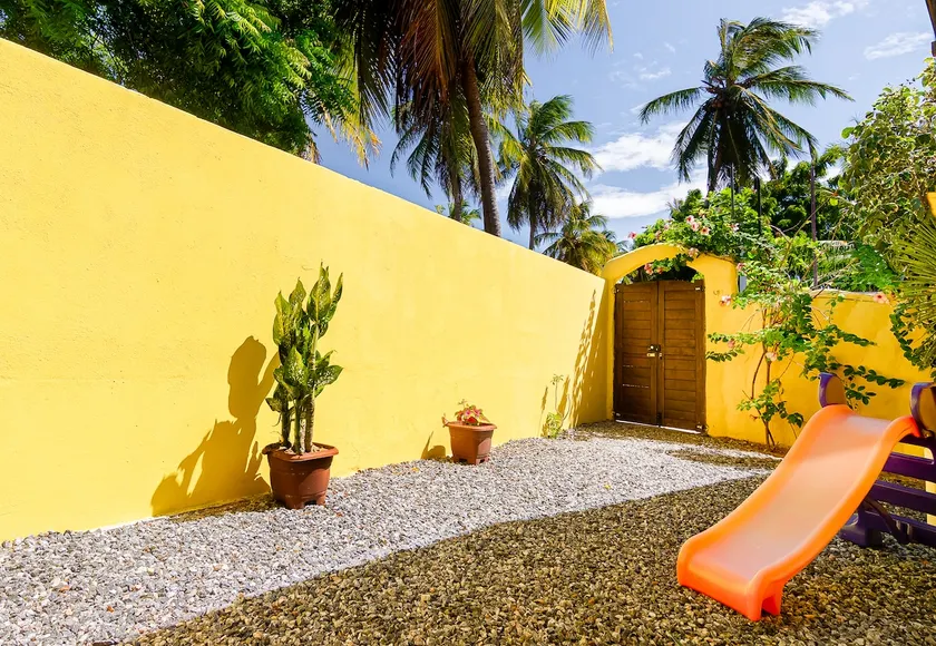 Yellow House/Icaraizinho | UZ01I - Aquarela Stays - Image 1