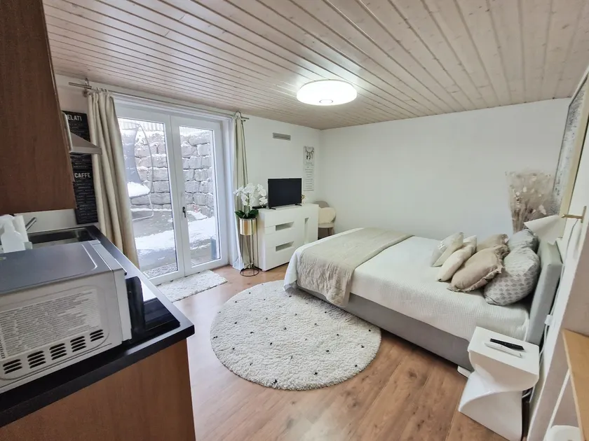 Furnished and equipped studio with independent entrance - Image 1