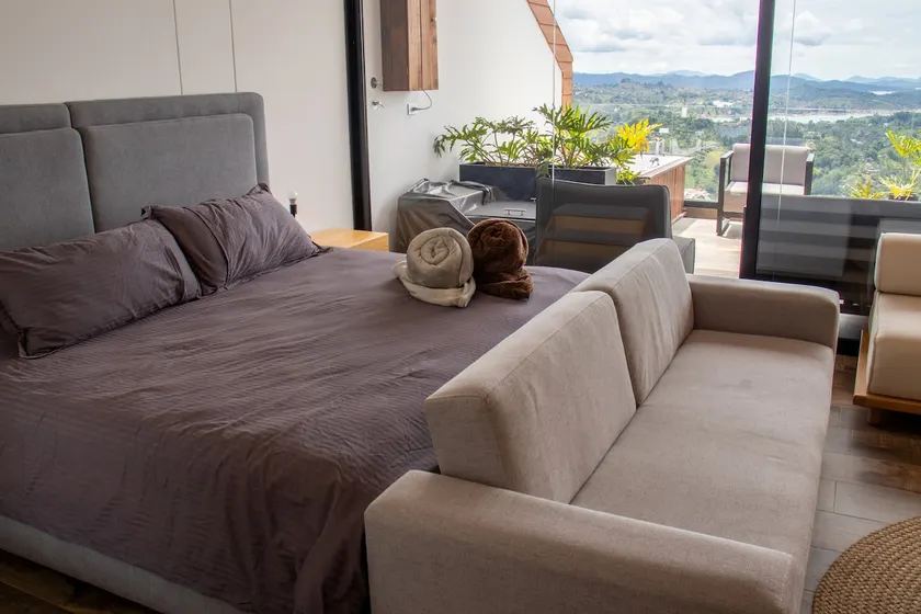 Luxury Loft with Starlink WiFi & Jacuzzi - Image 1