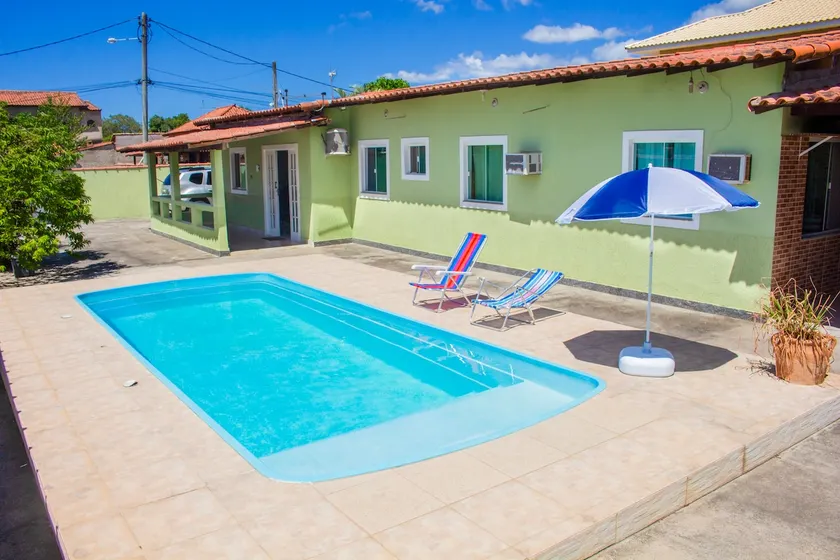 Tropical retreat with pool and close to the city center - Image 1