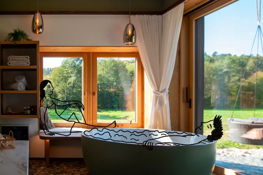 Romantic Retreat: Private Spa, Nature & Character - Image 1
