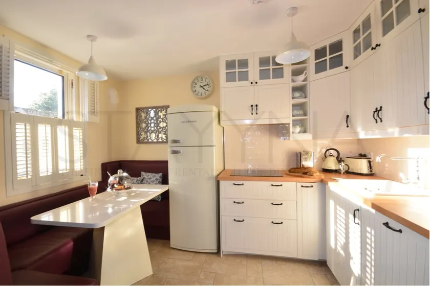 PARK LANE - The central Dingle hideout! - Image 1