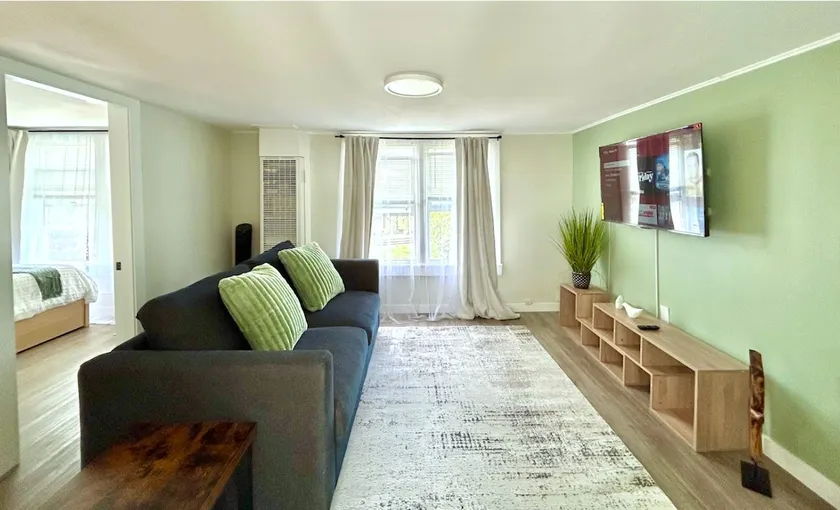 Charming & Bright | Dtwn Renton | Mins to SeaTac - Image 1