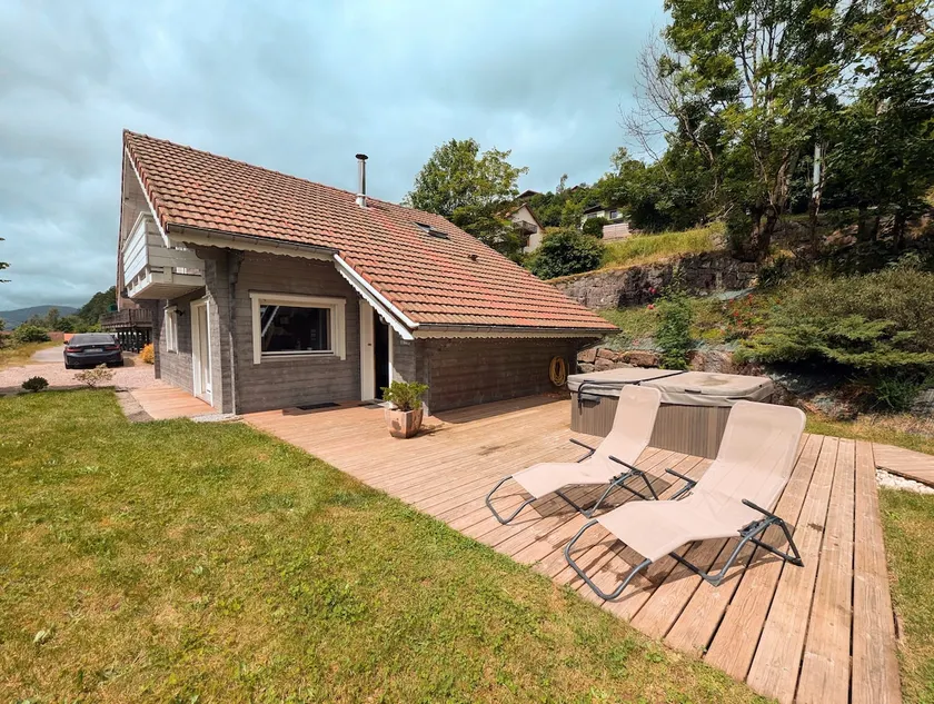 Chalet with Sauna and Jacuzzi for 6 people - Image 1