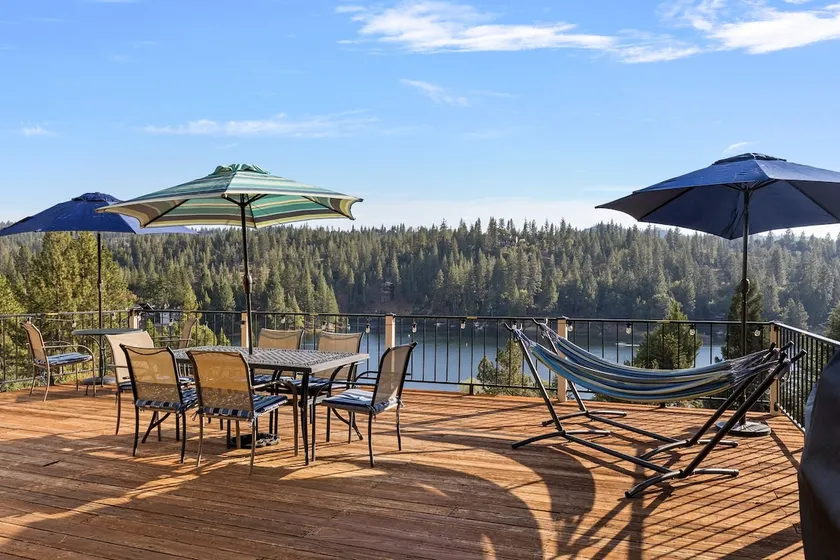 Epic Lake views • Near Yosemite • Family Retreat - Image 1