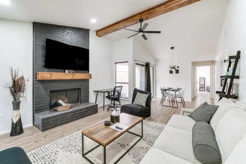 Newly Updated Cozy Home - Image 1