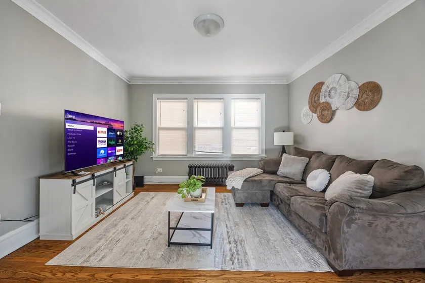 Chic Apt w/Comfy Vibes - Image 1