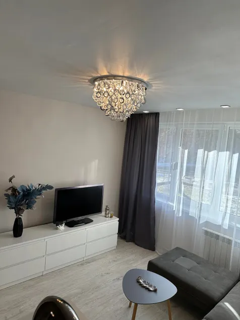 Newly renovated cosy apartment near scenic river - Image 1