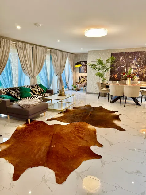 Country Haven Comfy & Sleek House - Image 1