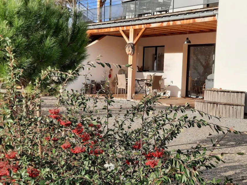Charming studio with large terrace - Image 1
