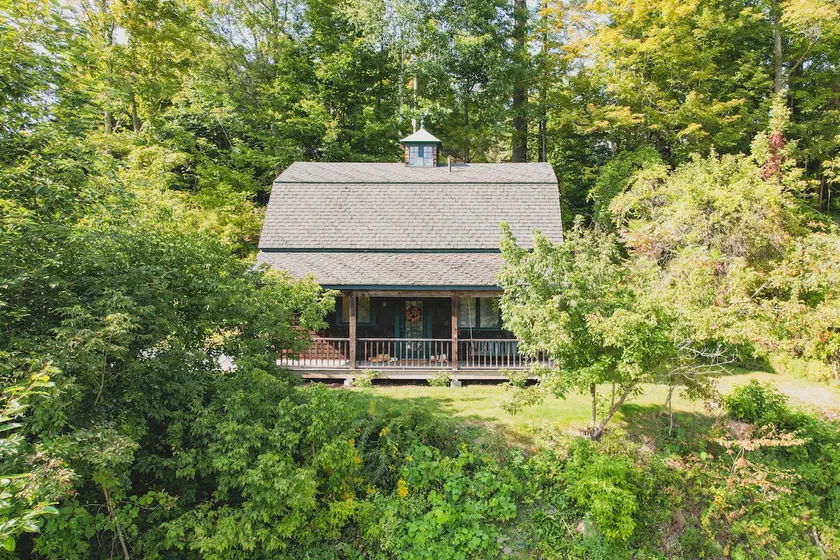 Luxury Barn Retreat in Woodstock - Image 1