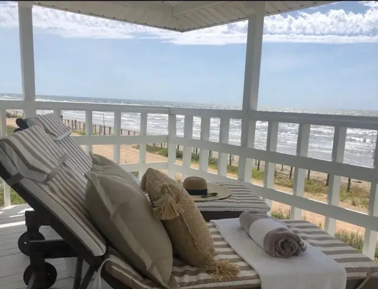 Salt Air Cottage: Beachfront Charming & Luxe home! - Image 1