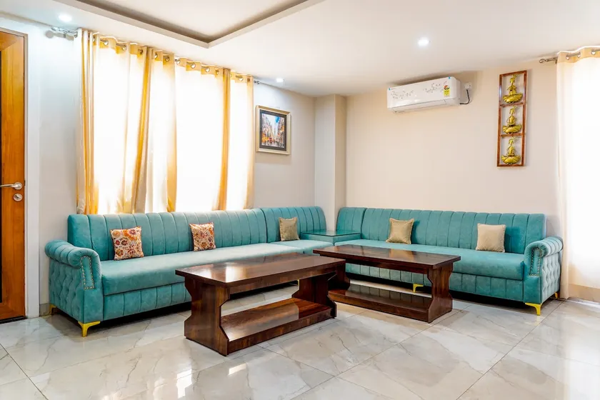 The Solitaire (Luxury Penthouse) - Image 1