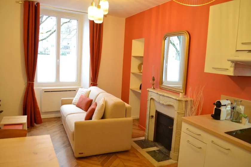 Quiet 2-bedroom apartment for 4 people | Downtown & Old Town within walking distance - Image 1