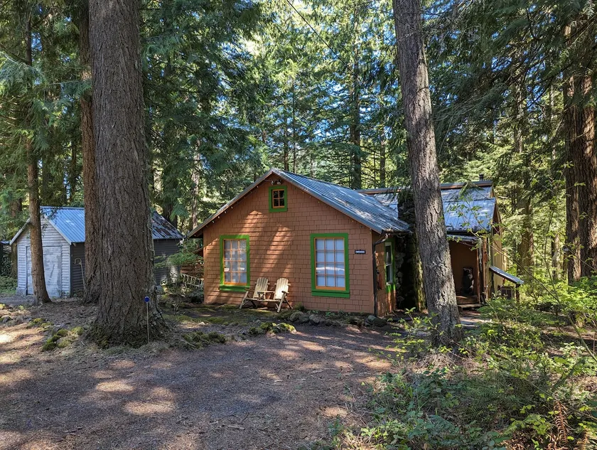 Riverfront cabin with hot tub! - Image 1