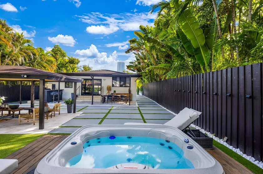 Brickell | HotTub | Pool | Nespresso | Grill - Image 1