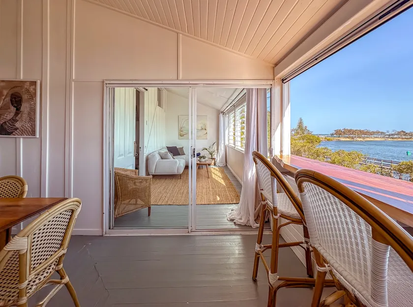 Panoramic Beachside Apartment - Image 1