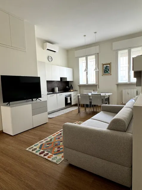 Chic Spacious Apt with Parking in Historic Center - Image 1