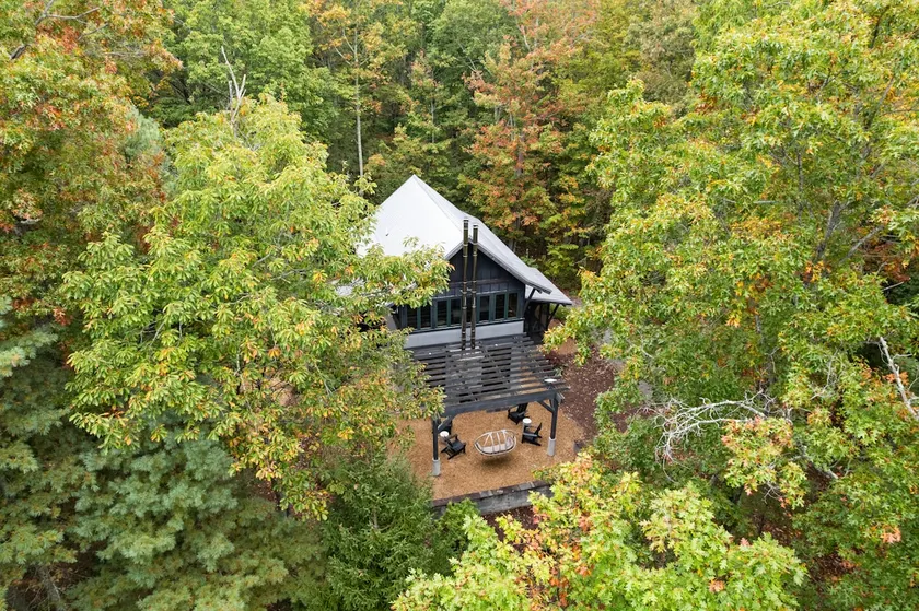 Steel Nest: 10+ acres, hot tub, outdoor shower - Image 1