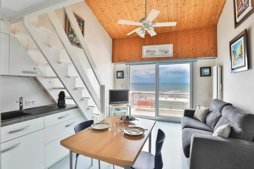 L'Hermitage – 2-room with parking and sea view - Image 1