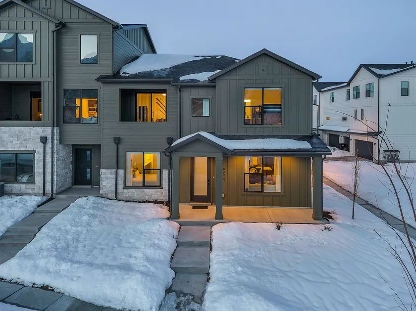 Snowbasin Ski Retreat | Modern & Cozy for Families - Image 1