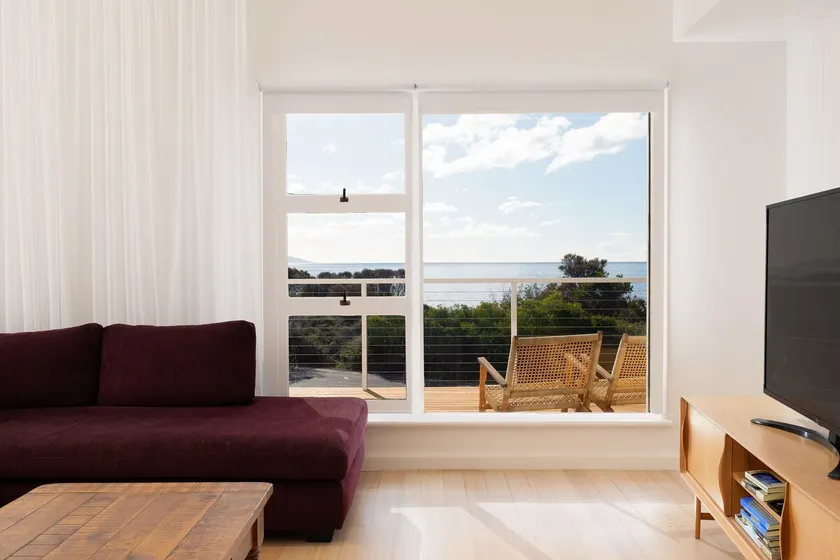 Silver Hill ~ from farm cottage to splendid beachy vibes! - Image 1