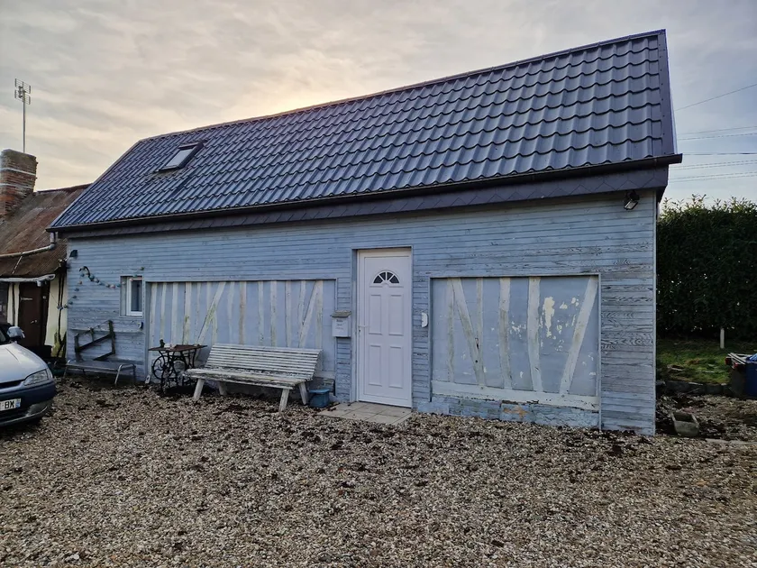 Quiet house not overlooked - Image 1