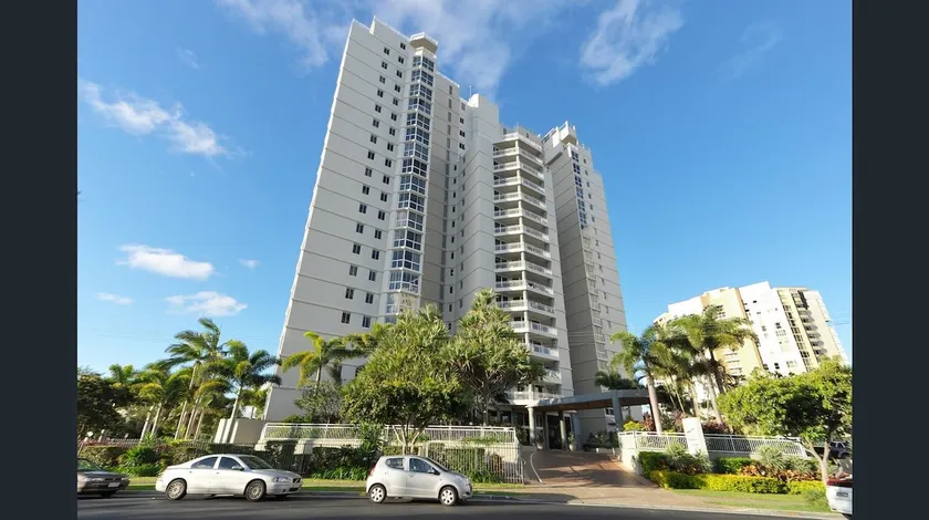 Luxury Unit, Beach & Shops, Guest 5* Favourite - Image 1
