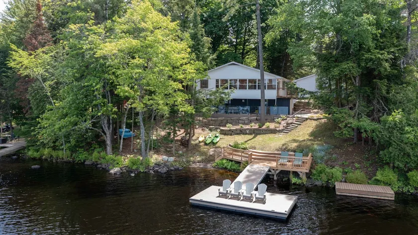 Muskoka Getaway | Games, Netflix, Kayaks - Image 1