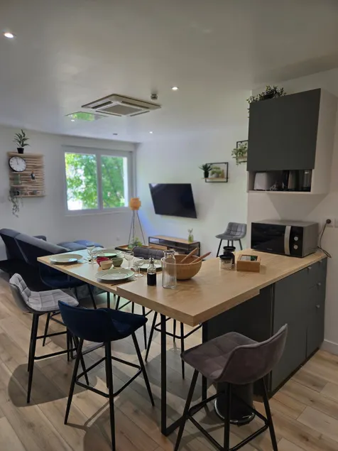 Renovated T5 Premium apartment with 4 suites - Image 1