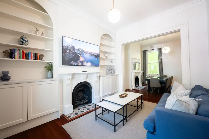 Chic Large 4 Bedroom Water View House @ The Rocks - Image 1