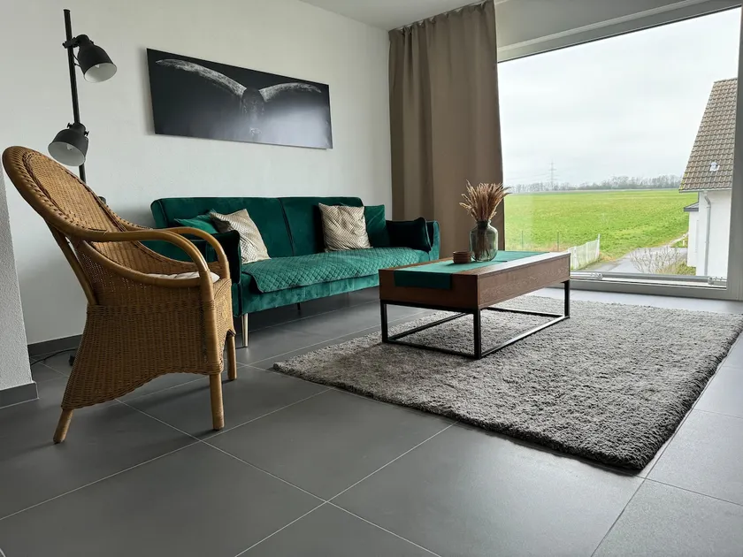 Modern & spacious! Ideal for family & work - Image 1