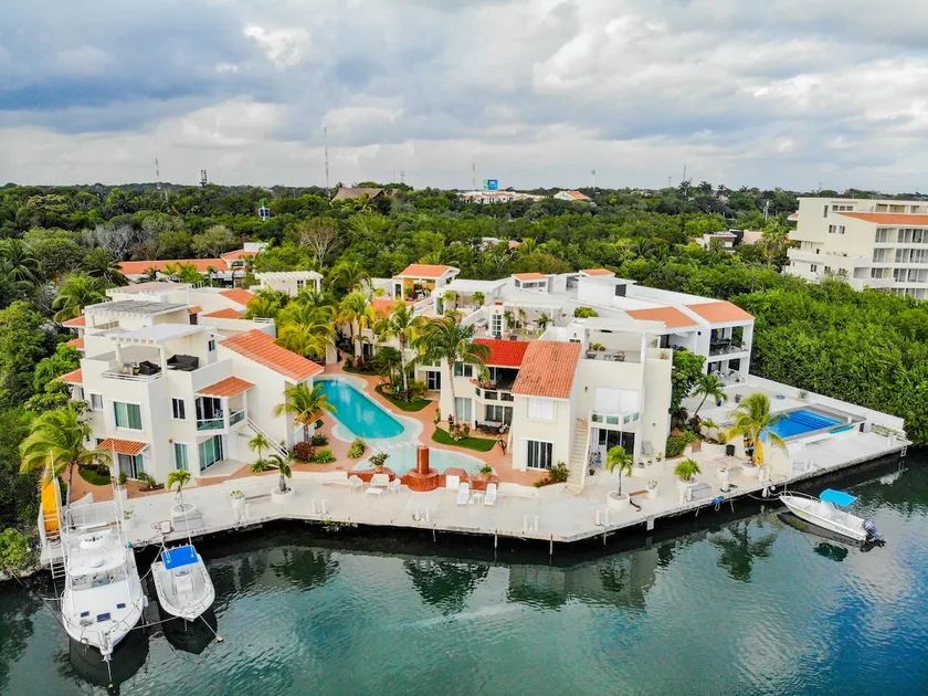 Stunning Large Remodeled Penthouse-Big Canal Views - Image 1