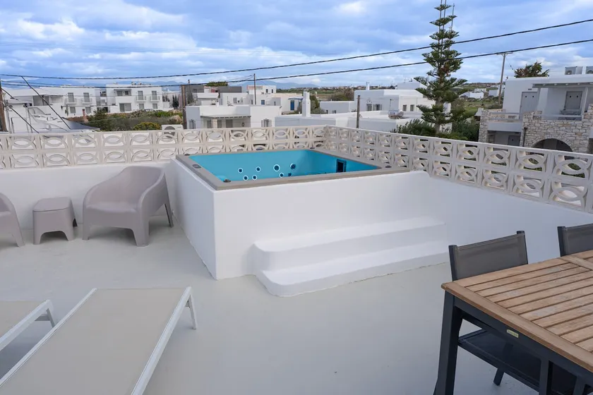 Swell S2 maisonette with private Jacuzzi in Naousa - Image 1