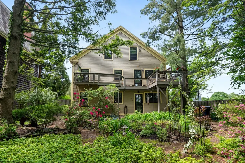 Artistic Historical home, walkDT - Image 1