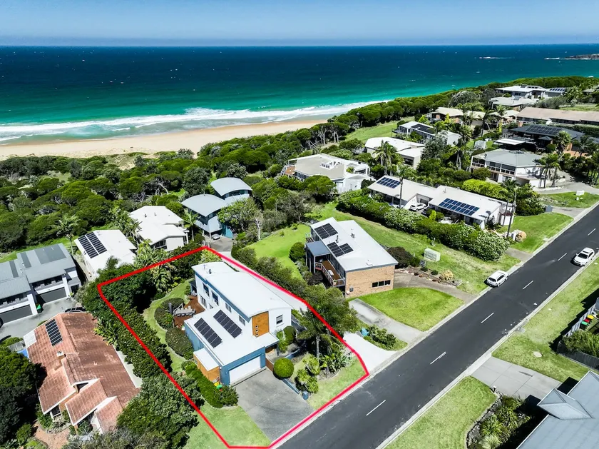 Tura Beach House - Image 1