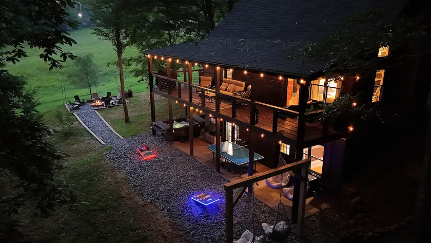Dog Friendly! Close to Hiking & Rafting Adventures - Image 1