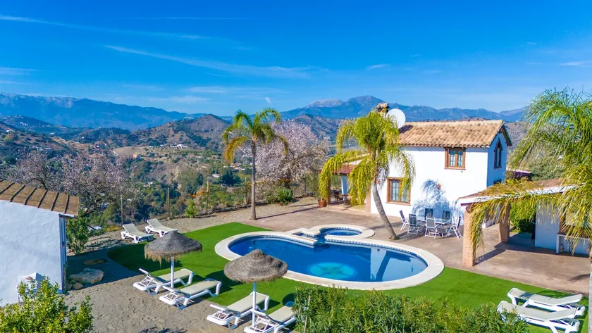 Finca el Cerro - Pool and Jacuzzi - Image 1