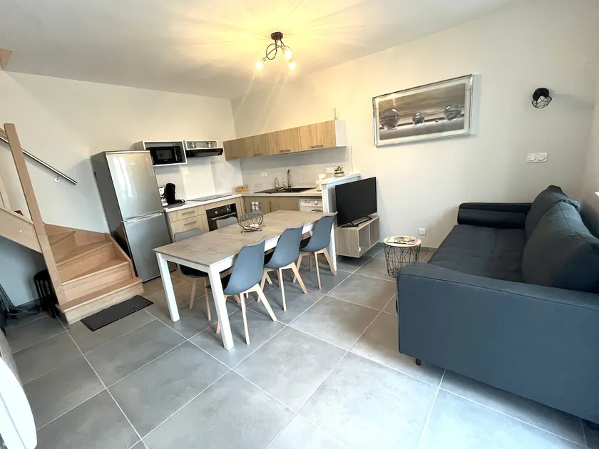Townhouse 3 bedrooms 2 parking spaces - Image 1